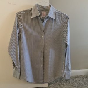 Brooks Brothers classic striped button down shirt 👜